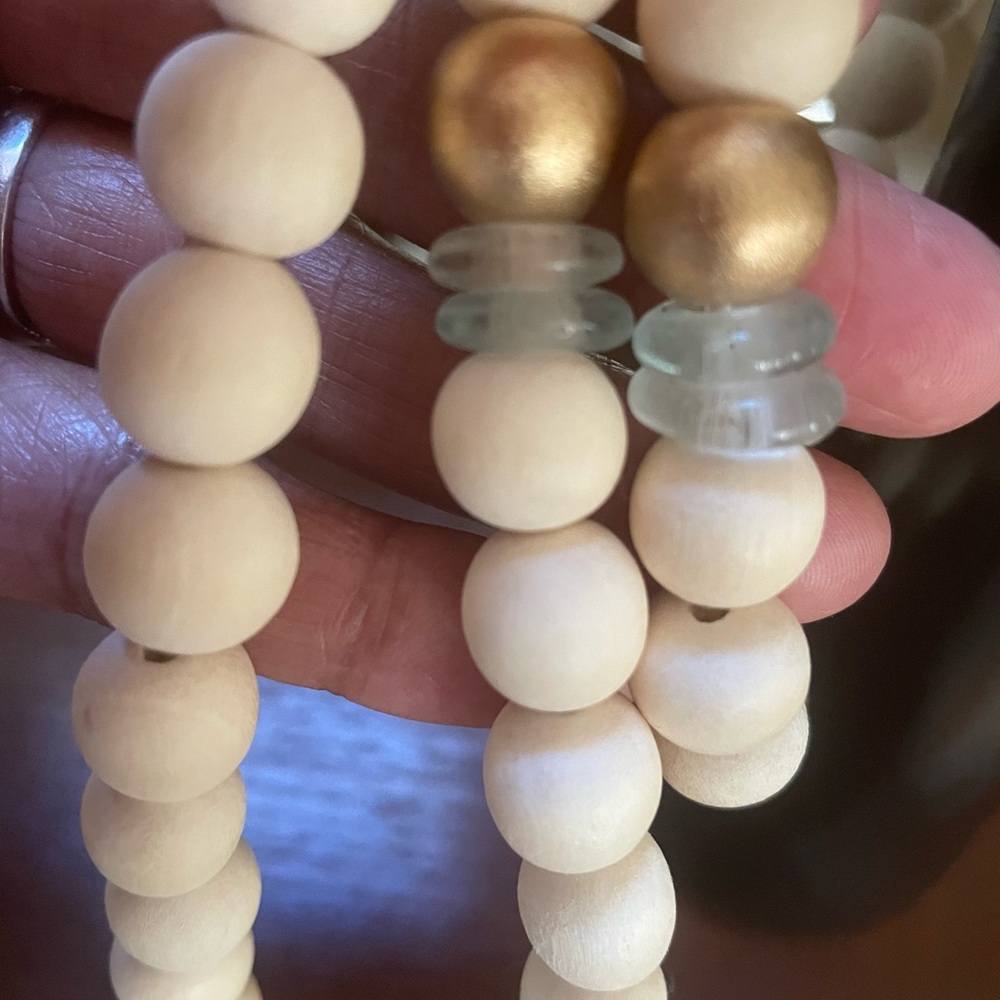 Chic Cream and Gold Beaded Sea Shell Necklace- NWOT - Picture 8 of 8